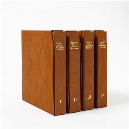  - COLLEZIONE LIRE IN 4 ALBUM BOLAFFI CON COMMEMORATIVE AG: 6 MONETE DA 1 LIRA, 2 100 LIRE, 5 200 LIRE, 46 500 LIRE, 10 1.000 LIRE, 4 2.000 LIRE, 6 5.000 LIRE E 7 10.000 LIRE.