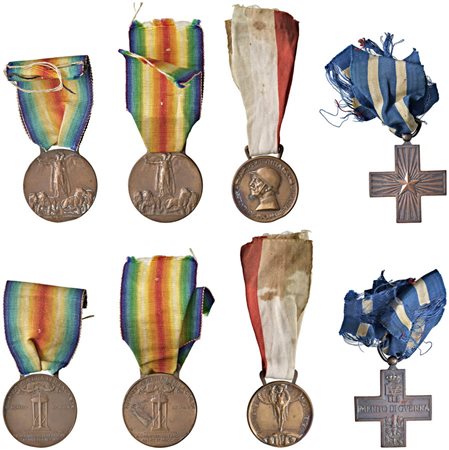  - 4 MEDAGLIE WW1 IN PICCOLO FORZIERE CESELLATO A MANO .