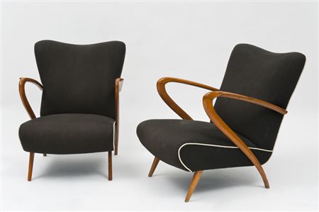 Coppia di poltroncine con struttura in legno di noce e rivestimento in...