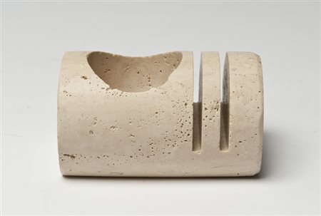 Enzo Mari (Novara 1932) - Portabuste in travertino. Produzione Danese....