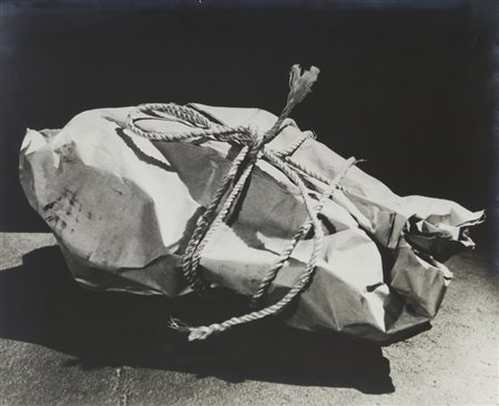 MAN RAY  (1890 - 1976) - ENIGMA II, 1935.