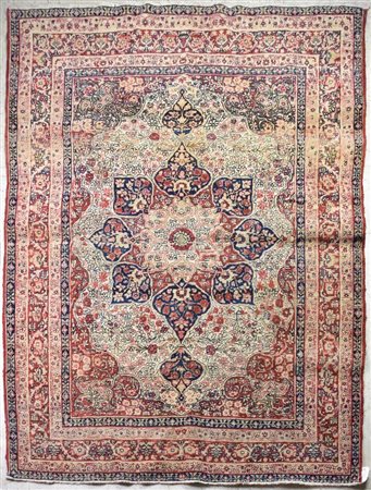 Tappeto Kirman cm 178x132 evidenti trace di rape' evidenti tracce di sporco...