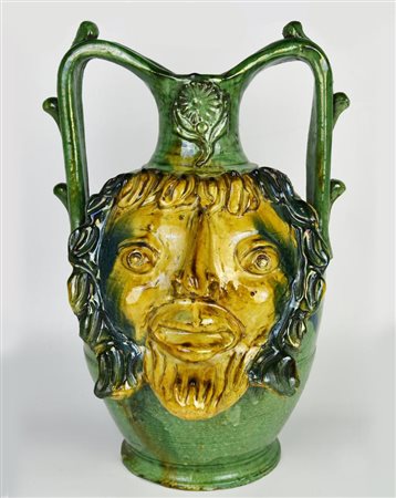 GRANDE VASO BIANSATO in terracotta invetriata e decorato con volto di satiro...