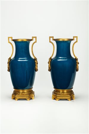 Coppia di vasi in porcellana cinesi montati in bronzo dorato, fine secolo XIX