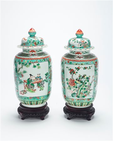 Coppia di potiches con coperchio in porcellana famiglia verde. Cina, periodo della Repubblica (1912-1949)