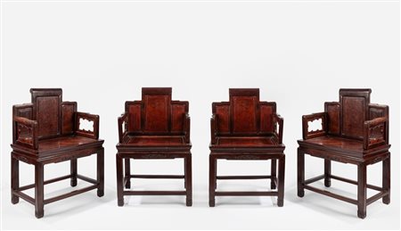 Quattro sedie in legno rosso. Cina, inizio secolo XX
