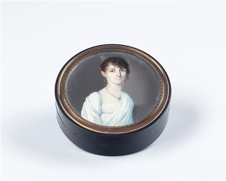 Tabacchiera di forma circolare in tartaruga. Francia, prima metà del secolo XIX