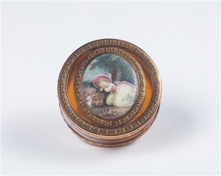 Tabacchiera di forma circolare in tartaruga bionda. Francia, fine secolo XVIII