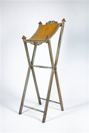 Leggio pieghevole in legno laccato a fondo verde, secolo XVIII/XIX