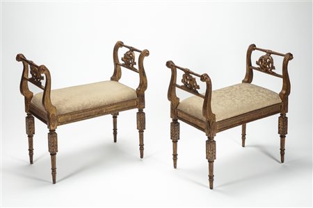 Coppia di panchetti in legno intagliato e dorato. Roma, secolo XVIII