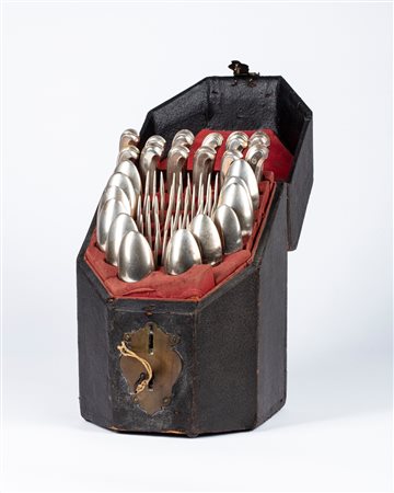 Set di posate da viaggio in argento entro cofanetto, secolo XIX/XX 