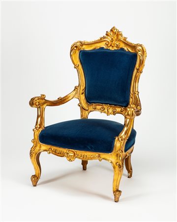 Poltrona in legno intagliato e dorato, secolo XIX.
