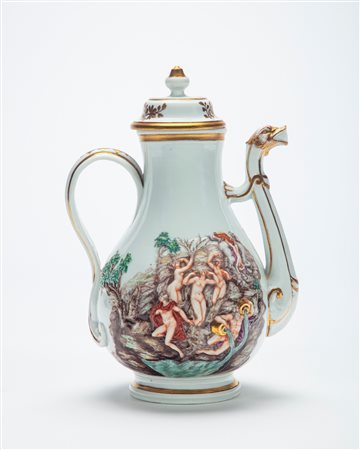 Importante caffettiera in porcellana decorata in policromia a bassorilievi istoriati. Manifattura Ginori, Doccia, 1770-1780