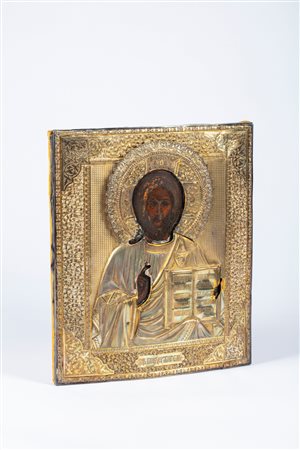 Icona su tavola raffigurante Cristo pantocratore con riza sbalzata e cesellata in vermeil. Russia, 1896-1908