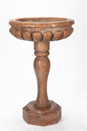 Acquasantiera in marmo rosso di Verona con vasca baccellata, sostegno tornito e base ottagonale