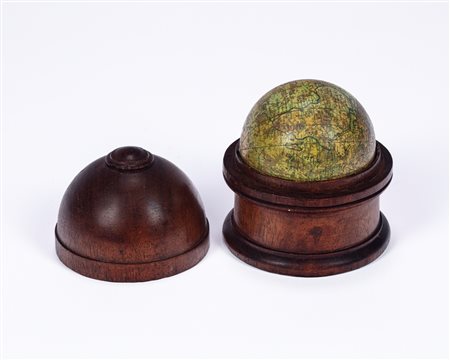 Malby's. Terrestrial pocket globe, Londra, 1877. In custodia coeva in legno tornito