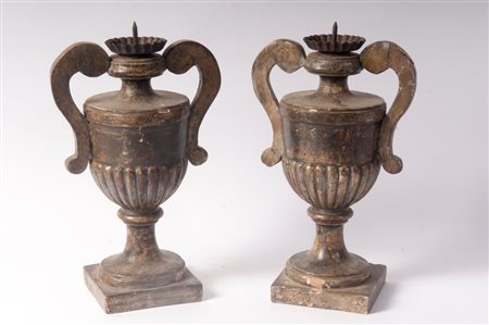  
Coppia di candelieri ad anfora fine XVIII inizi XIX secolo
 29 x 17 x 10,5 cm