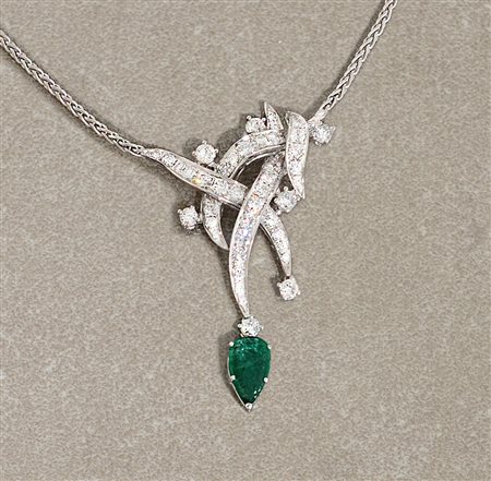 COLLANA COLLANA. In oro bianco 18 kt a maglia tubolare con al centro motivo a...