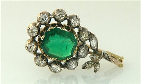 SPILLA SPILLA INIZIO XX SECOLO. In oro giallo ed argento di gusto floreale...