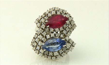 ANELLO ANELLO. In oro bianco 18 kt montatura a cestello con alla sommità...