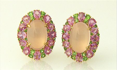 ORECCHINI COPPIA DI ORECCHINI. In oro giallo 18 kt perno e clip centrati da...