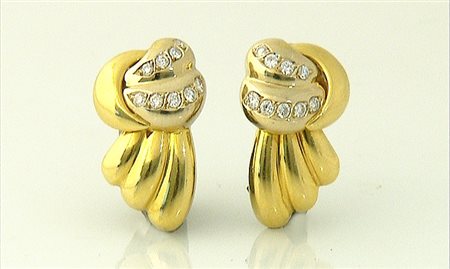 ORECCHINI COPPIA DI ORECCHINI. In oro bianco giallo 18 kt perno e clip con...