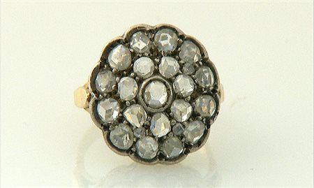 ANELLO ANELLO INIZIO SECOLO. In oro giallo 18 kt ed argento con gambo in oro...