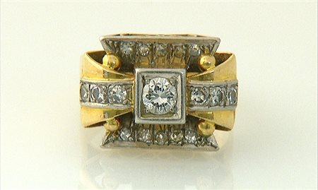 ANELLO ANELLO ANNI '40 CA. In oro giallo e bianco 18 kt montatura a ponte con...