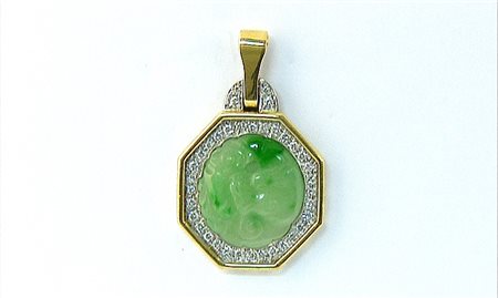 CIONDOLO CIONDOLO. In oro giallo e bianco 18 kt di forma ottagonale con giada...