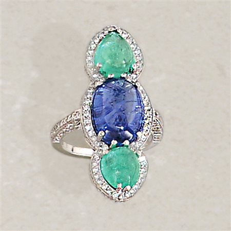 ANELLO ANELLO. In oro bianco 18 kt montatura a losanga con zaffiro taglio...