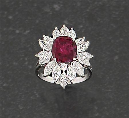 ANELLO ANELLO. In oro bianco 18 kt con rubino Thailandia (Siam) taglio ovale...