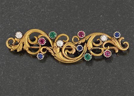 SPILLA SPILLA ANNI '50 CA. In oro giallo 18 kt con motivi a volute terminanti...