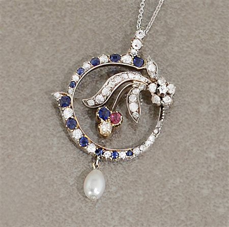 CIONDOLO CIONDOLO INIZIO XX SECOLO. In oro giallo bassa caratura di forma...