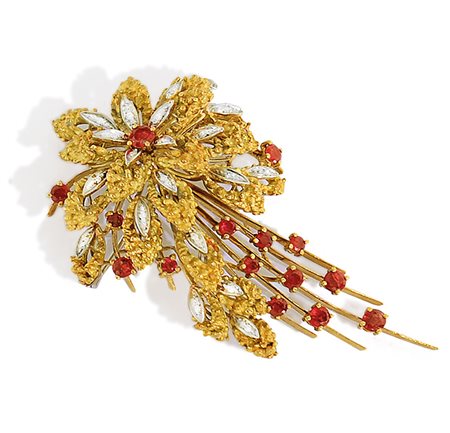 SPILLA SPILLA ANNI '50 CA. In oro bianco e giallo 18 kt a ramage, rubini...