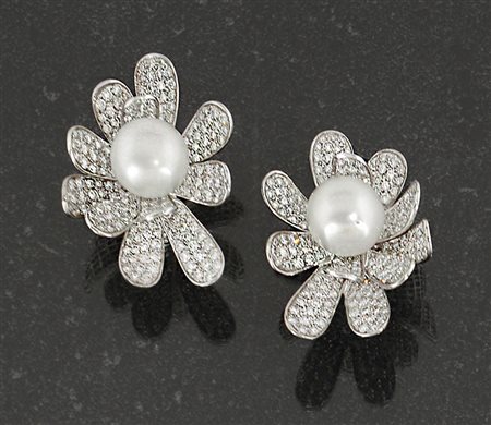 ORECCHINI COPPIA DI ORECCHINI. In oro bianco 18 kt perno ripieghevole e clip...