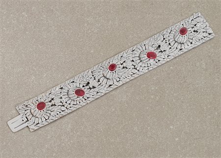 BRACCIALE BRACCIALE. In oro bianco 18 kt a settori incernierati e traforati,...