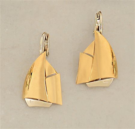 POMELLATO COPPIA DI ORECCHINI PENDENTI DI POMELLATO. In oro giallo e bianco...