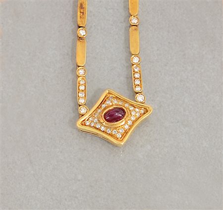 COLLANA COLLANA. In oro giallo 18 kt a maglie ovalizzate incernierate con...