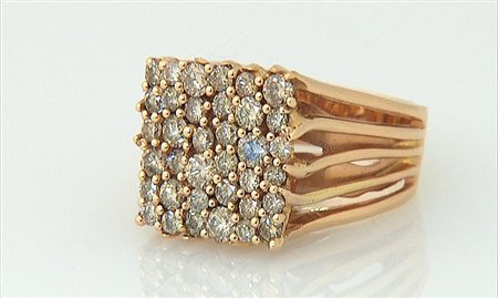 ANELLO ANELLO. In oro rosè 18 kt internamente foderato montatura squadrata...