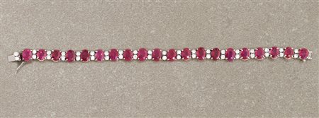 BRACCIALE BRACCIALE. In oro bianco 18 kt con rubini taglio ovale per tot....