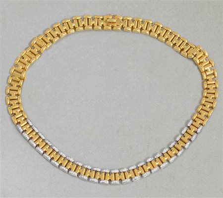 COLLANA COLLANA. In oro giallo e bianco 18 kt a maglie incernierate con...