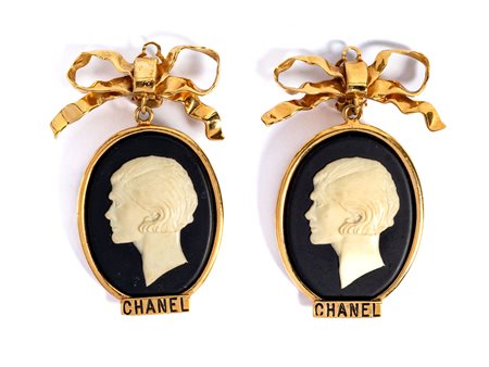 Orecchini a clip con pendente cammeo