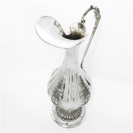 Anfora con manico in argento 800 bulinata