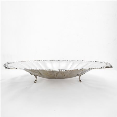 Alzata rotonda centrotavola in argento 800 con bordo smerlato