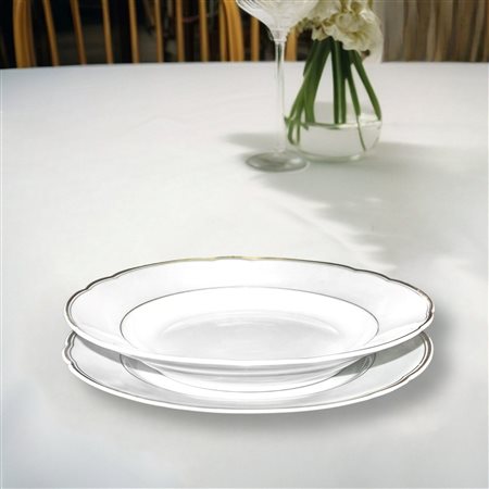 Richard Ginori - Servizio di piatti da 12 in porcellana bianca con perfilo oro.