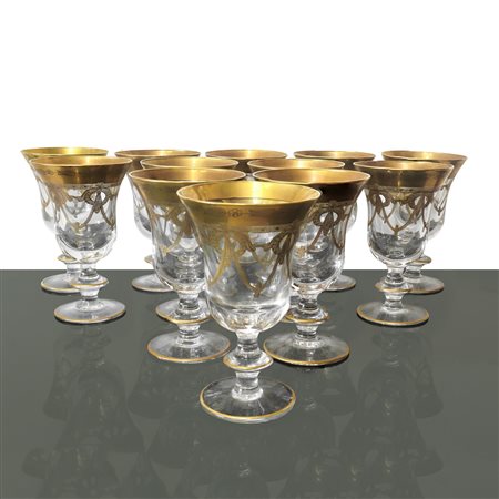 Servizio da 12 di calici da vino in vetro di Murano stile impero con decori a festoni e bordo dorato