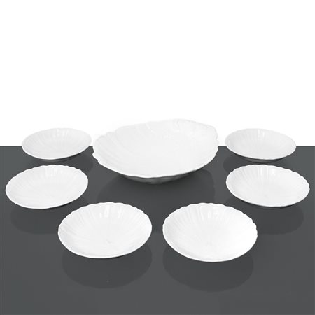Set da antipasti in porcellana con decoro a conchiglia composto da 6 piattini piccoli e un piatto grande