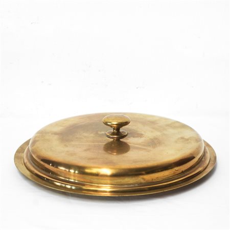 Portatorte in ottone dorato con coperchio con decoro floreale  sul piatto