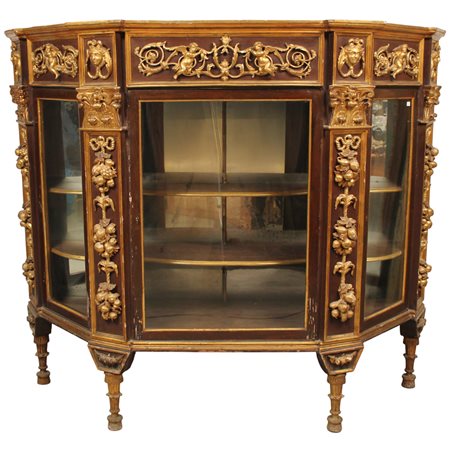 Elegante vetrina a tre ante