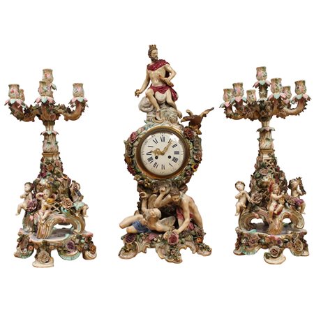 Grande trittico di orologio e due candelabri